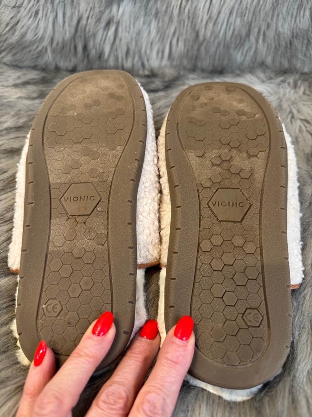 PRICE FIRM Vionic Cream Slip-On Mule Slippers with Brown Trim Size 9 - Picture 7 of 8